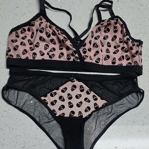Stylish Pink and Black Skull Print Bra Set